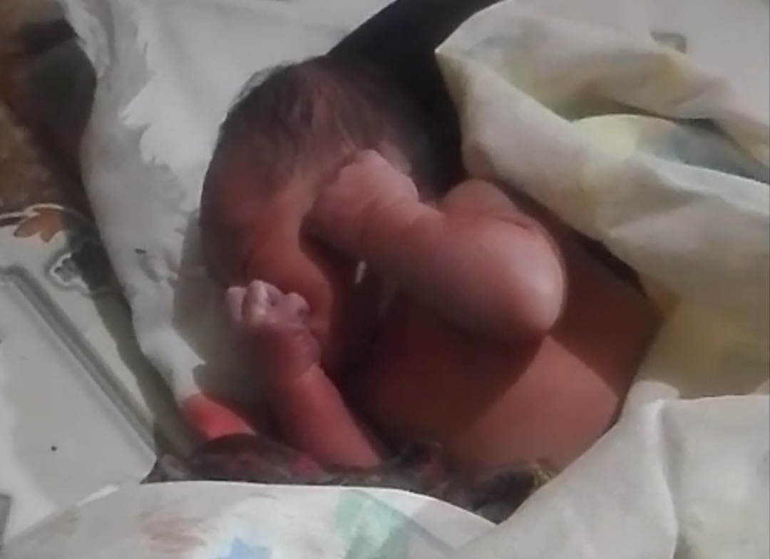 Warga Jogoroto Jombang Geger, Bayi Baru Lahir Ditemukan Menangis di Teras Rumah