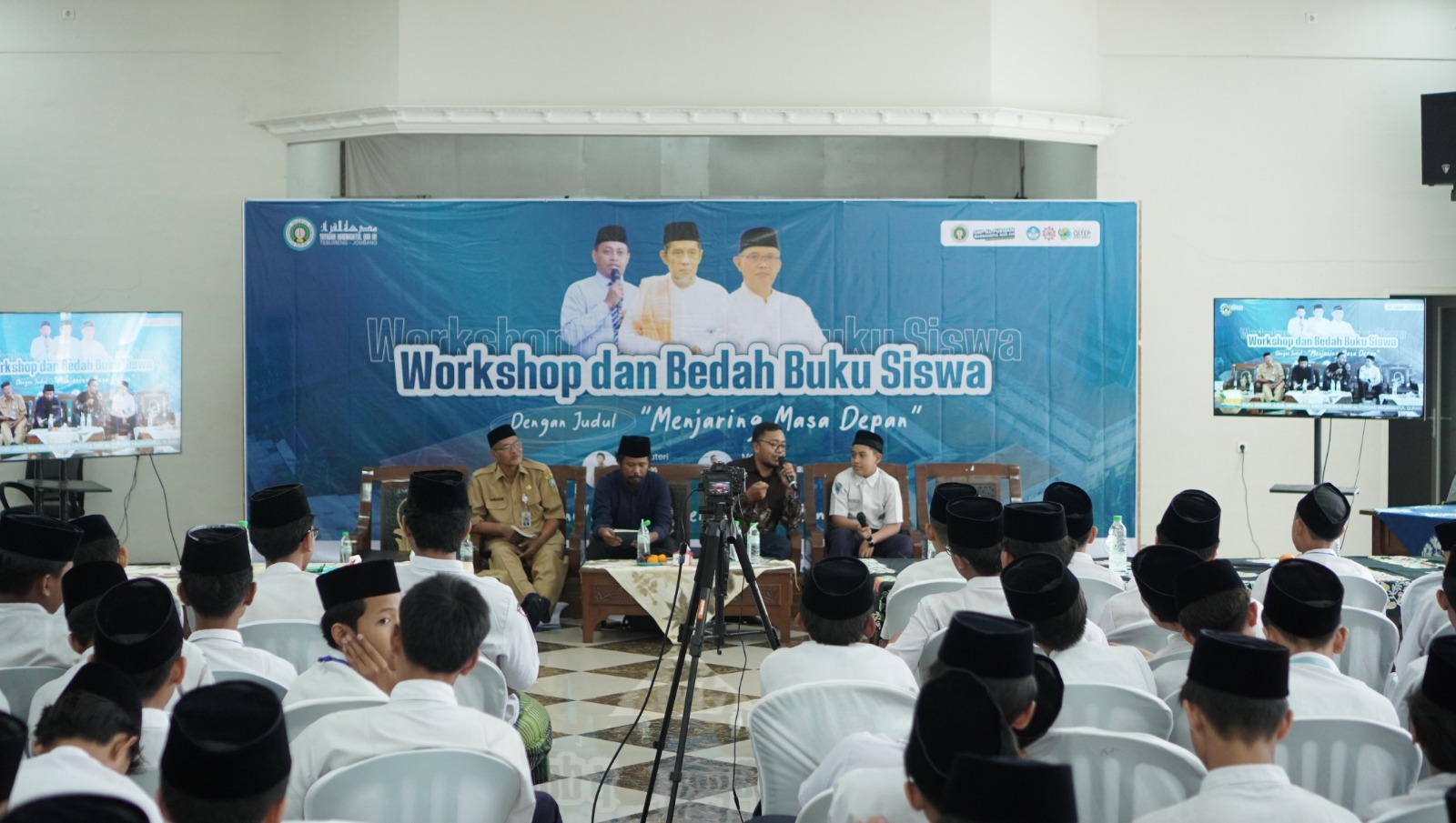 Launching Buku dan Workshop Santri Penulis Meriahkan Momen Hardiknas dan Hari Buku Nasional di SMP Al Furqan MQ