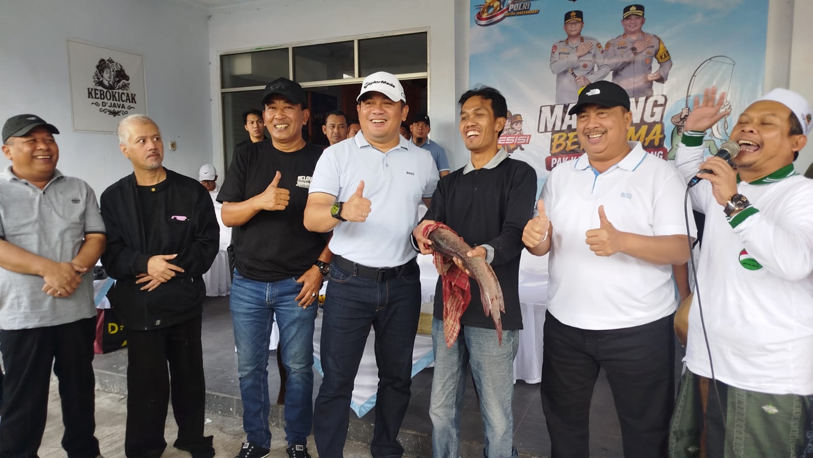 Rayakan HUT Bhayangkara ke-80, Polres Jombang Tebar 1 Ton Lele di Tirta Wisata