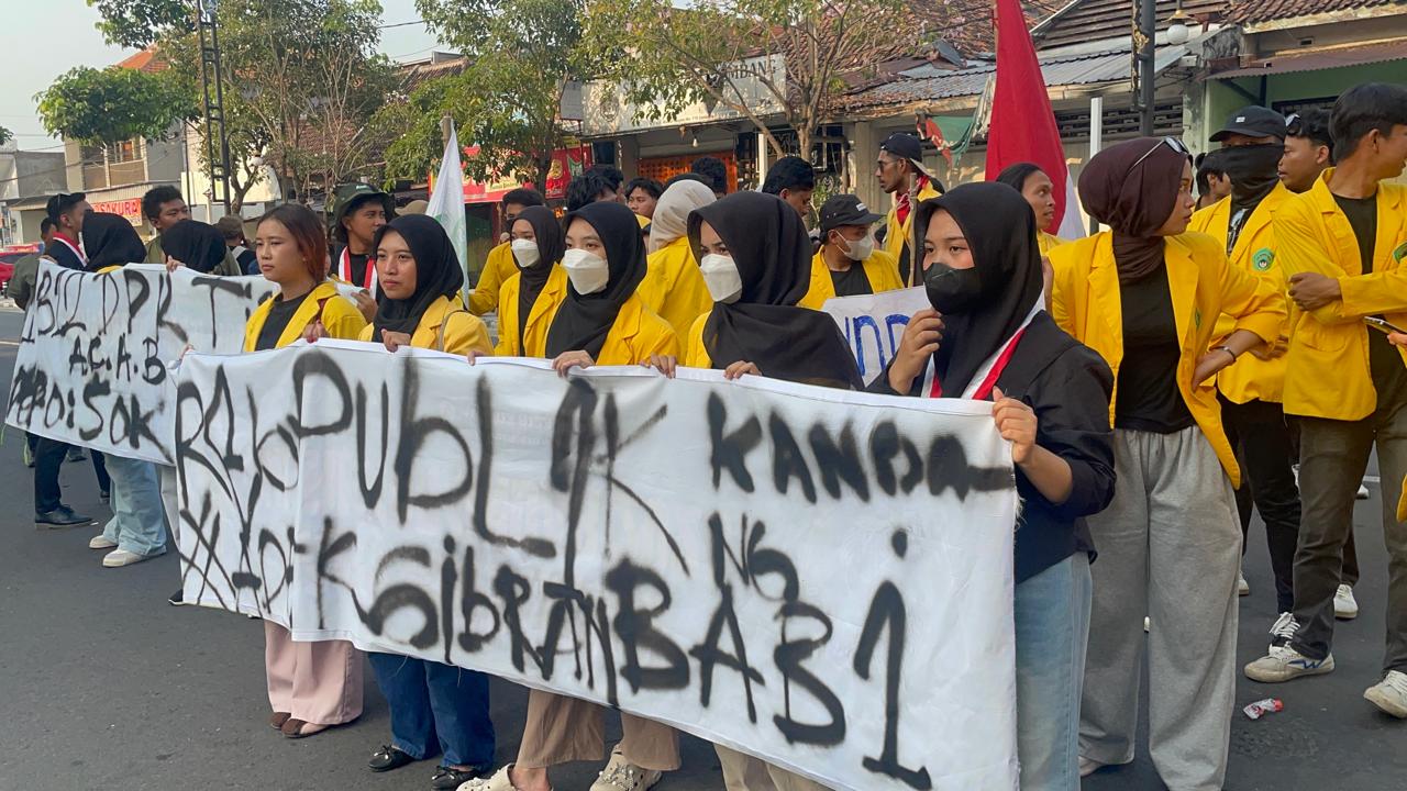 Suarakan Krisis Finansial, Aliansi Mahasiswa Jombang Geruduk Kantor Dewan Tuntut Transparansi Data