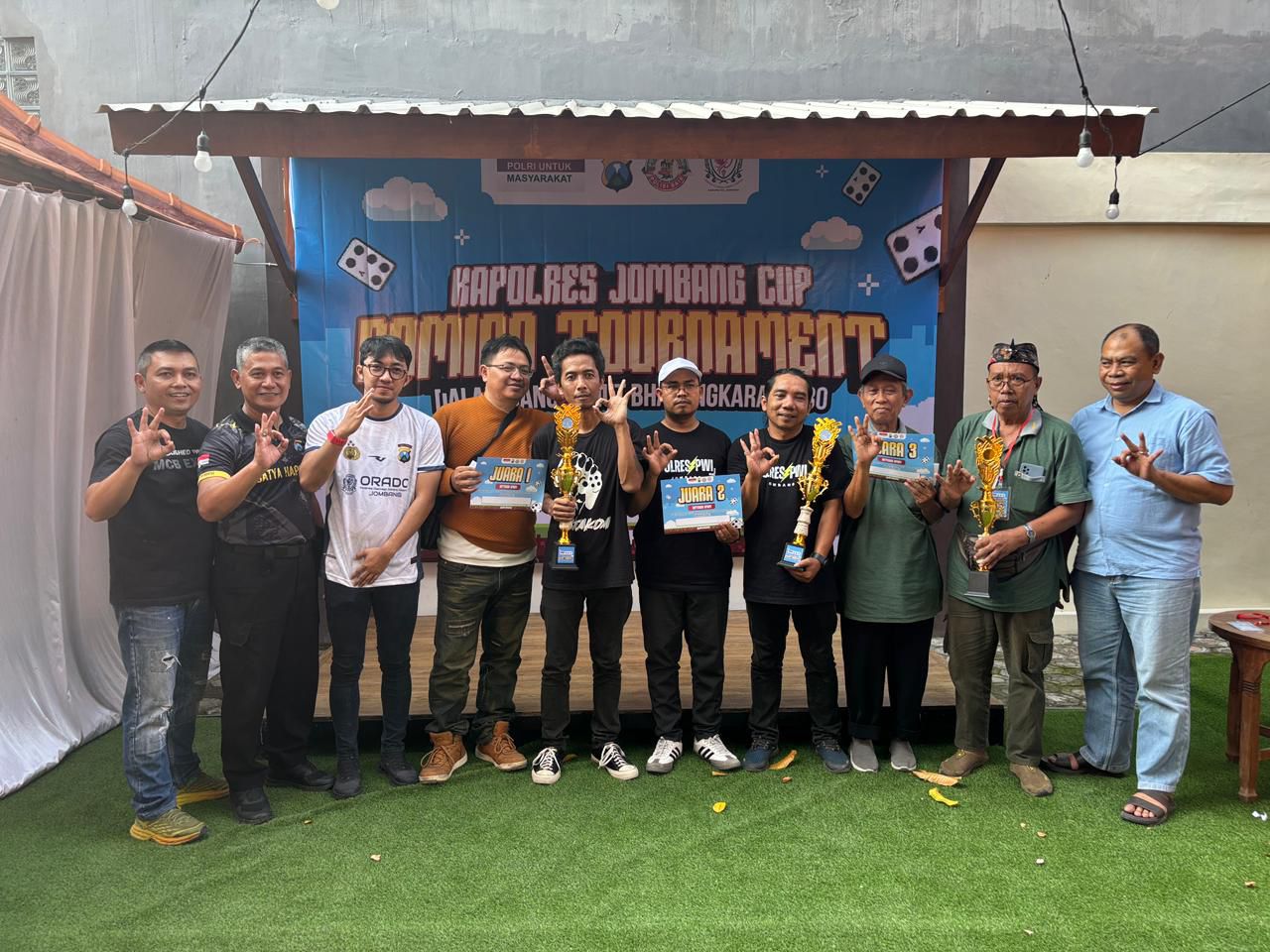 Tikung Tuan Rumah, Tim Cuan Blitar Sabet Juara Turnamen Domino Kapolres Jombang Cup