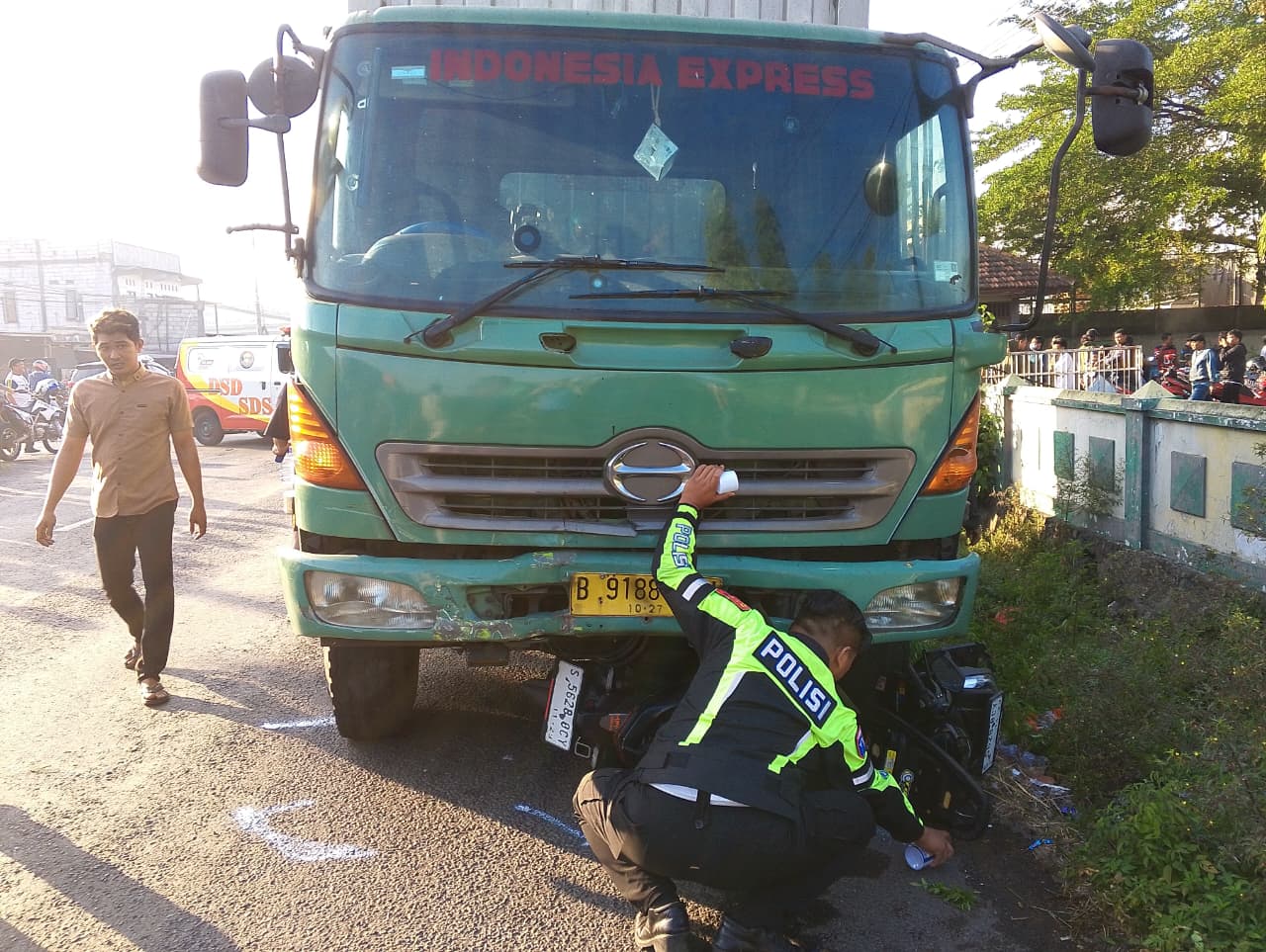 Rem Blong, Truk Box Hantam Tiga Motor dan Pejalan Kaki di Jombang, 2 Orang Tewas