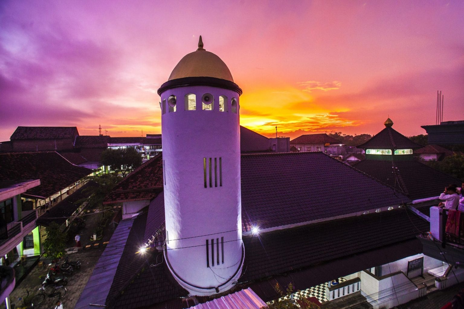 Menara Ikonik Tambakberas Dipercantik Jelang Muktamar NU ke-35